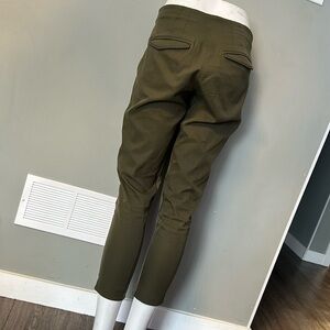 Lululemon size 6 Dress Capris